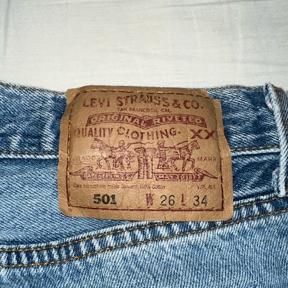 Vintage Levi’s 501 Jeans Light Wash Long - Picture 2 of 3